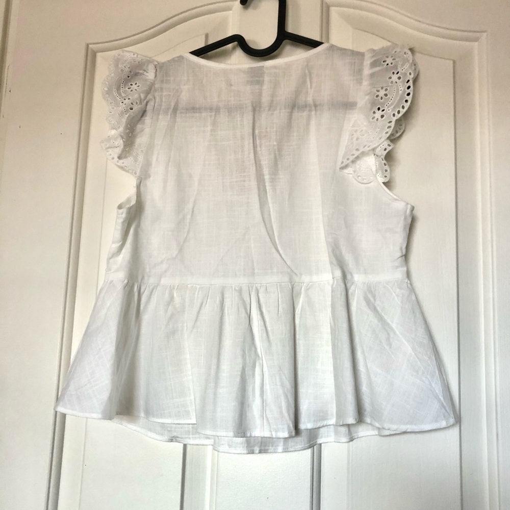 NWT SHEIN White Eyelet Flutter Sleeve Peplum Top - Picture 4 of 4